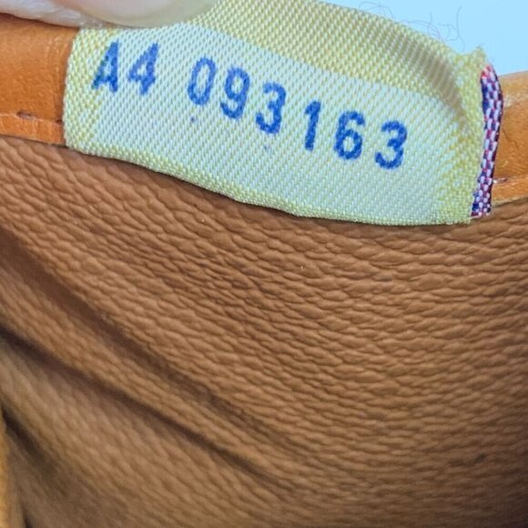 Vintage Dooney & Bourke AWL Shoulder Satchel Zipper Top Case Bone/British Tan - Picture 4 of 16